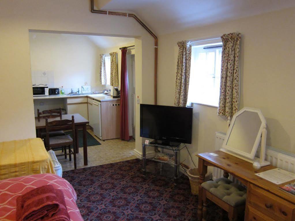 Black Swan Guest House Marton  Екстериор снимка